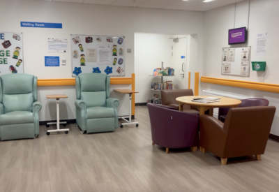 Discharge lounge