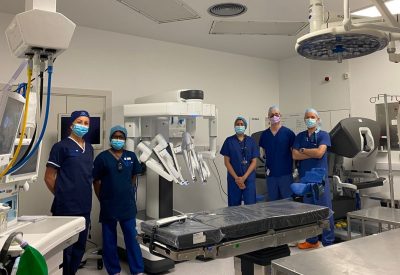 Surgeons next to the new surgical robot